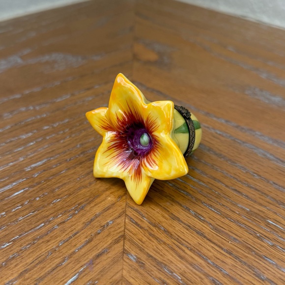 Limoges France Rochard Porcelain Peint Main Morning Glory Flower Trinket Box